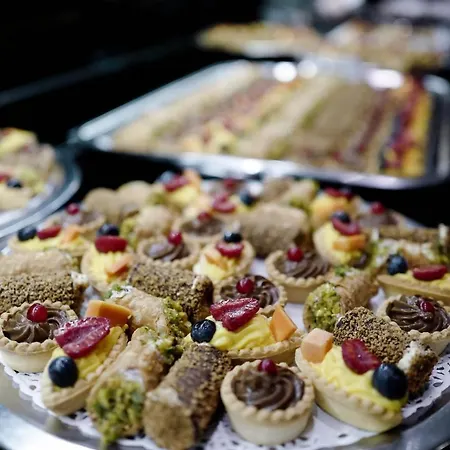 مونتيكاتيني بالاس فندق