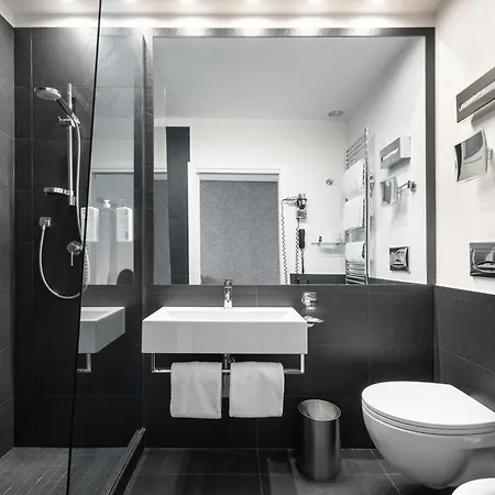 Lhp Palace & Hotell 5*